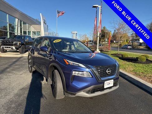 Used 2023 Nissan Rogue SV image 3