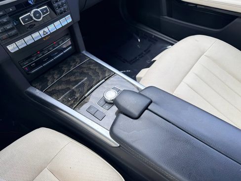 Used 2015 Mercedes-Benz E 400 4MATIC Sedan image 21