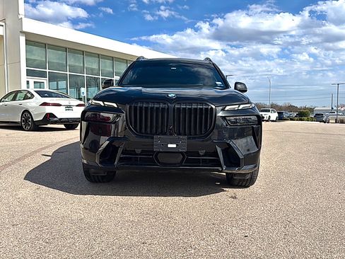Used 2025 BMW X7 xDrive40i w/ M Sport Package image 2