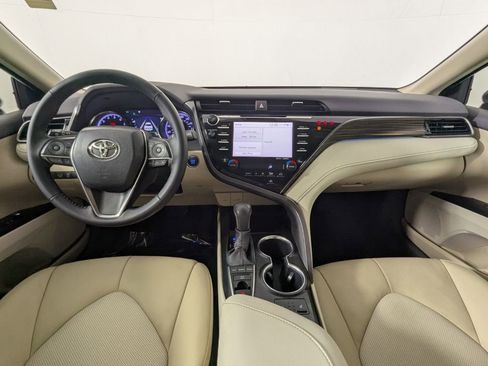 Used 2020 Toyota Camry XLE FWD image 16