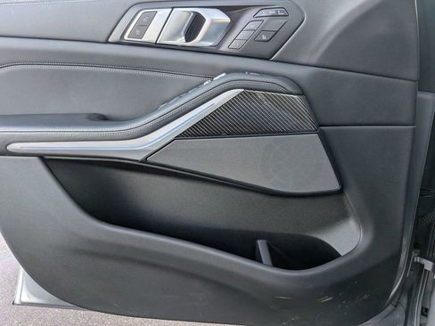 Used 2025 BMW X7 M60i w/ Climate Comfort Package image 15