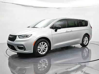 New 2026 Chrysler Pacifica Select