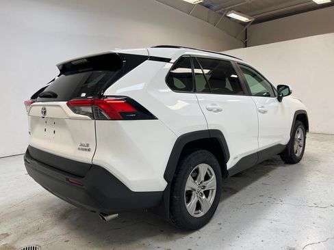 Used 2022 Toyota RAV4 XLE AWD/4WD image 9