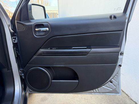 Used 2017 Jeep Patriot High Altitude image 28