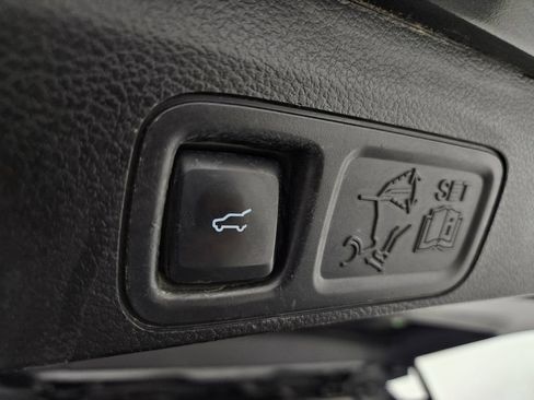 Used 2018 Ford Expedition XLT w/ Equipment Group 202A RWD image 36