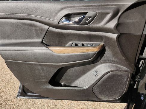 Used 2023 GMC Acadia SLE w/ Driver Convenience Package image 14