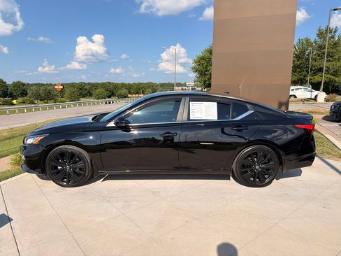 Used 2022 Nissan Altima 2.5 SR w/ Midnight Edition Package FWD image 6