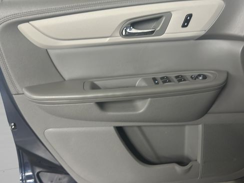 Used 2015 Chevrolet Traverse LS FWD image 11