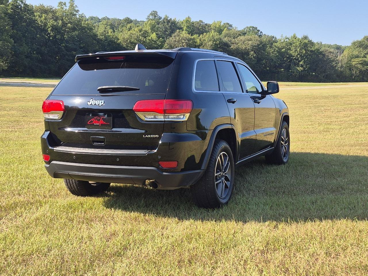 Used 2019 Jeep Grand Cherokee Laredo w/ Laredo X Package RWD image 9
