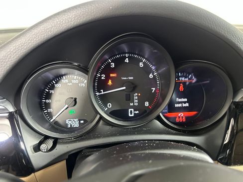 Certified 2023 Porsche Macan AWD/4WD image 28