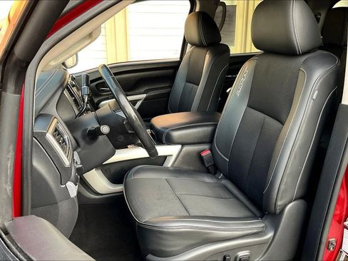 Used 2019 Nissan Titan PRO-4X image 25