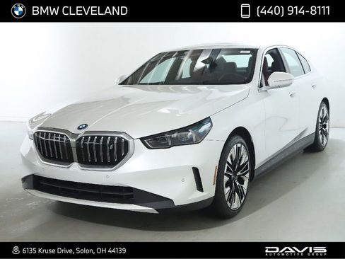 Used 2025 BMW i5 xDrive40 w/ Premium Package image 1
