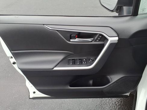 Used 2020 Toyota RAV4 XLE Premium image 13