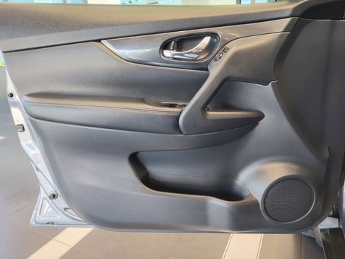 Used 2018 Nissan Rogue SV FWD image 26