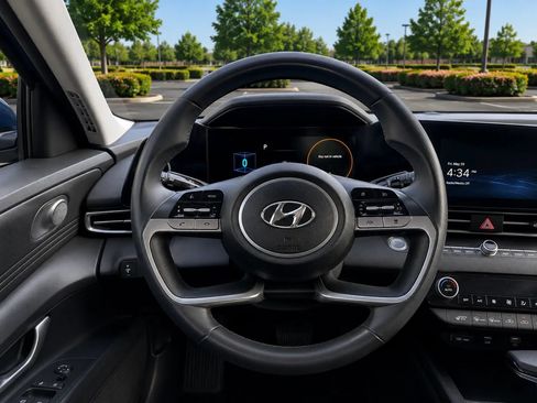 Used 2023 Hyundai Elantra SEL w/ Convenience Package FWD image 14