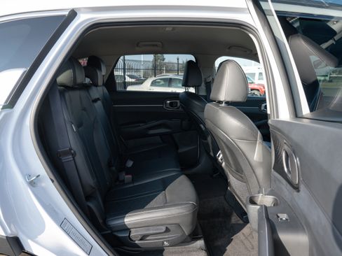 Used 2024 Kia Sorento S image 31