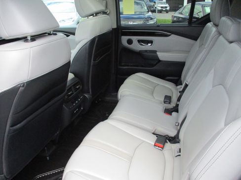 Certified 2023 Honda Pilot Touring image 13