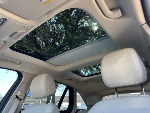 Used 2022 Mercedes-Benz GLC 300 image 25