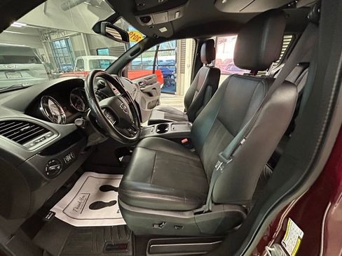 Used 2019 Dodge Grand Caravan SXT image 53