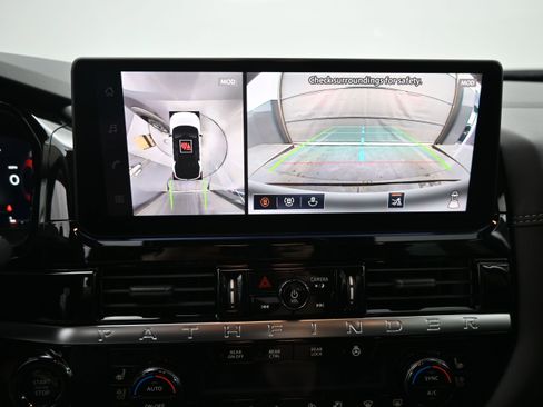 New 2026 Nissan Pathfinder Platinum FWD image 16