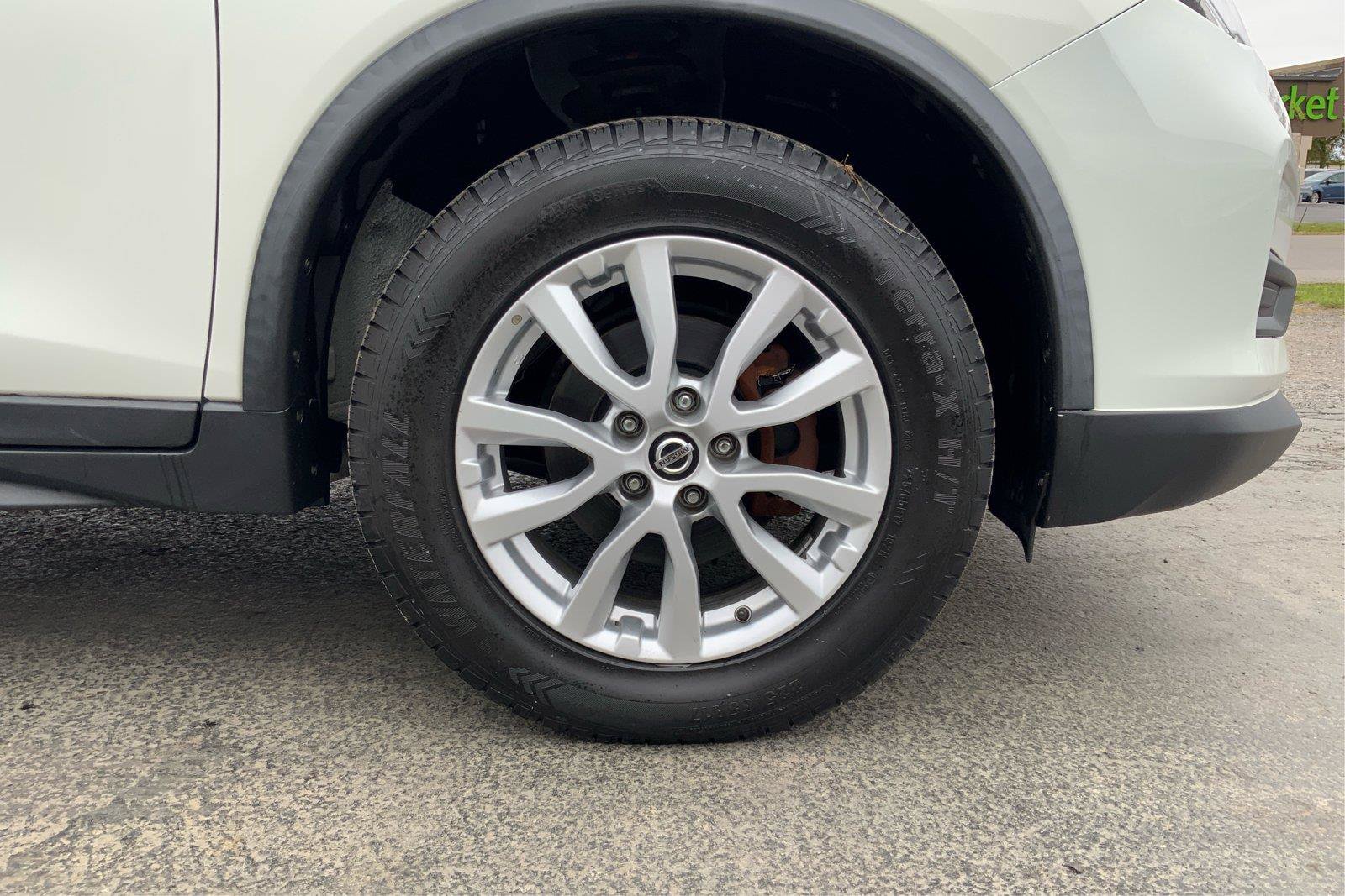Used 2020 Nissan Rogue SV AWD/4WD image 25