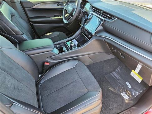 New 2025 Jeep Grand Cherokee L Altitude image 16