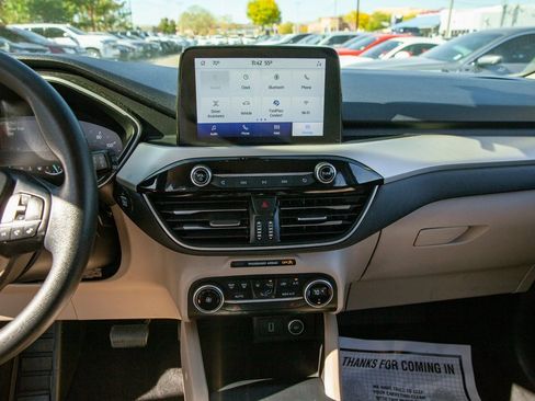 Used 2020 Ford Escape SE image 15