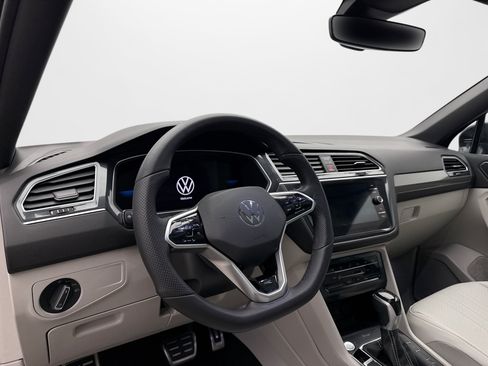 Used 2024 Volkswagen Tiguan SE R-Line AWD/4WD image 10