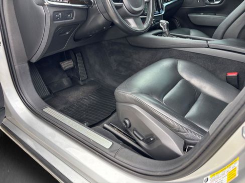Used 2018 Volvo S90 T5 Momentum w/ Convenience Package FWD image 38