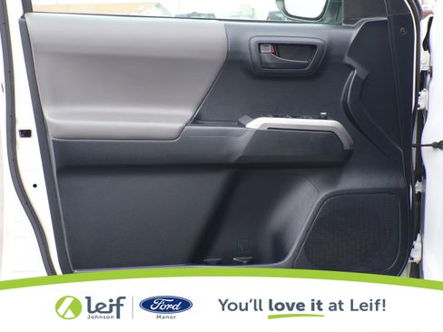 Used 2016 Toyota Tacoma SR5 w/ SR5 Appearance Package (SN) image 11