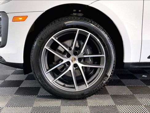 Used 2024 Porsche Macan AWD/4WD image 11