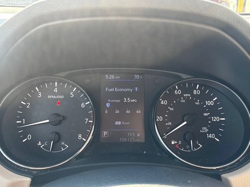 Used 2018 Nissan Rogue SV FWD image 23