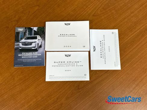 Used 2024 Cadillac Escalade Premium Luxury AWD/4WD image 57