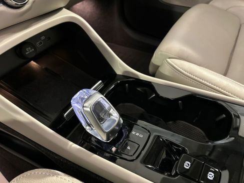 Used 2023 Volvo XC40 B5 Plus w/ Driver Assist Package AWD/4WD image 19