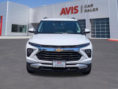 Used 2025 Chevrolet TrailBlazer LT AWD/4WD image 2