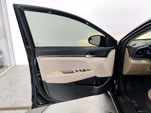 Used 2020 Hyundai Elantra SE w/ Cargo Package (C1) image 12