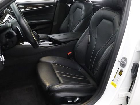Used 2018 BMW 540i RWD image 2