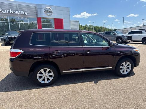 Used 2013 Toyota Highlander FWD w/ Cold Weather Pkg image 9
