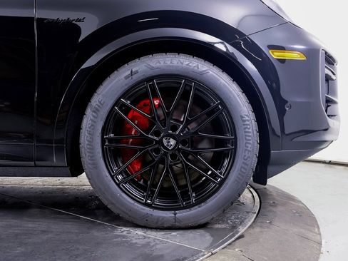 New 2025 Porsche Cayenne Turbo image 25