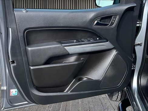 Used 2022 Chevrolet Colorado LT RWD image 25