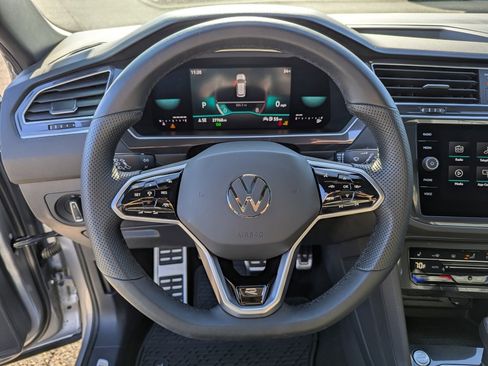 Certified 2022 Volkswagen Tiguan SE R-Line image 13