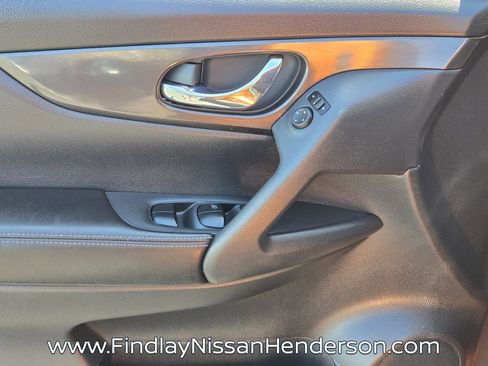 Used 2020 Nissan Rogue SV FWD image 19