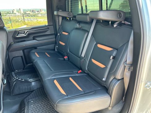 Used 2024 GMC Sierra 2500 AT4 w/ Technology Package AWD/4WD image 18