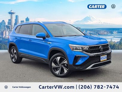 Used 2024 Volkswagen Taos SE w/ Panoramic Sunroof Package