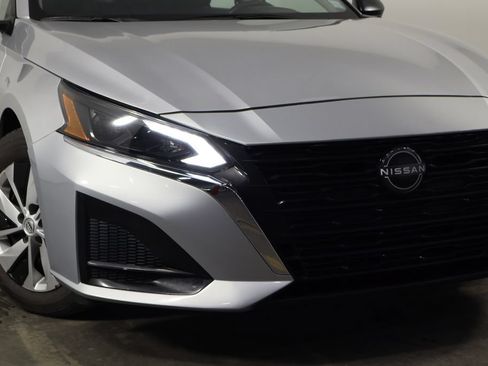Used 2024 Nissan Altima 2.5 S FWD image 39