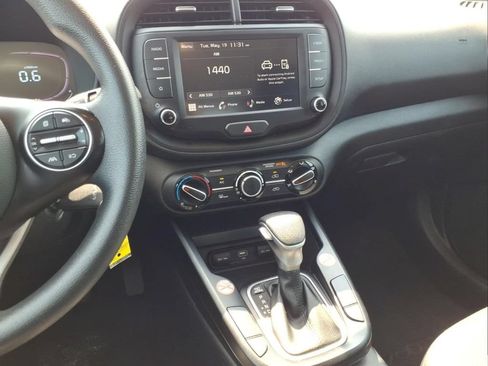 Used 2024 Kia Soul LX w/ Option Group 015 FWD image 17