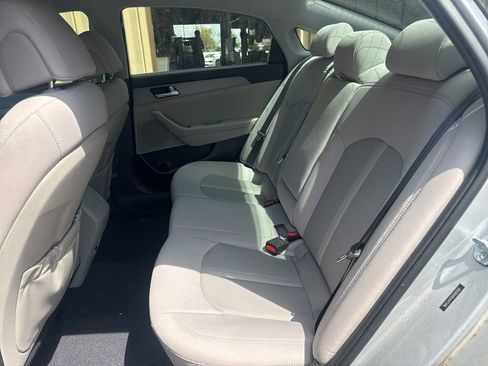 Used 2017 Hyundai Sonata SE w/ Cargo Package image 6