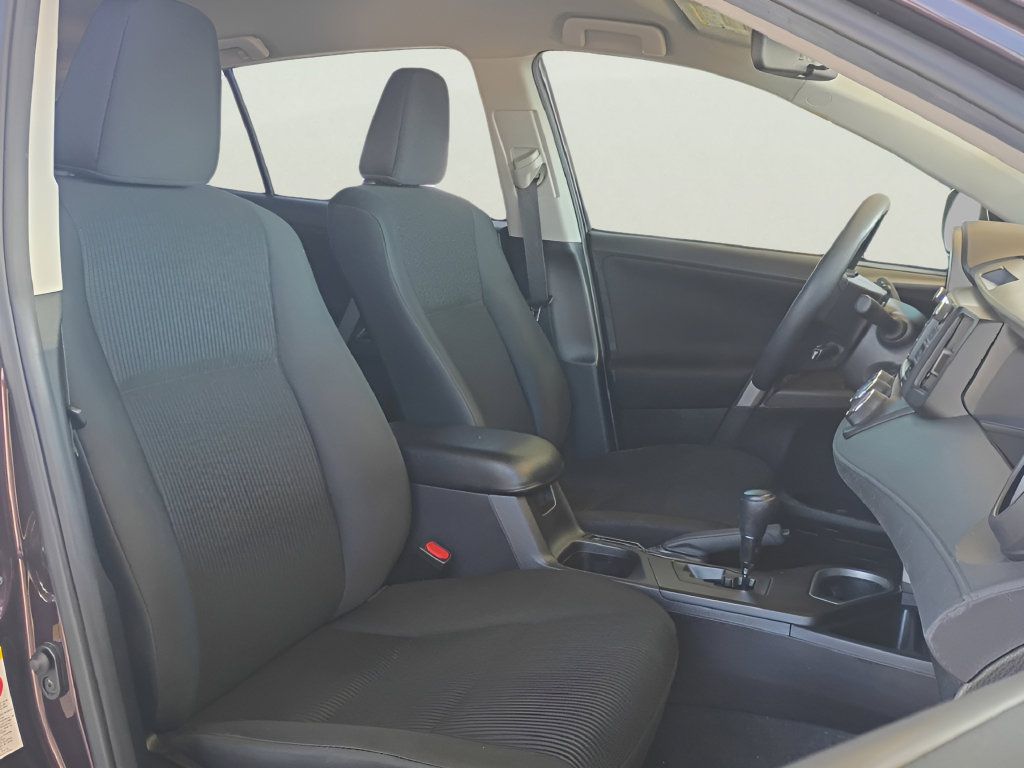 Used 2018 Toyota RAV4 LE FWD image 17