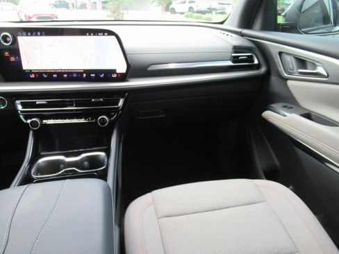 Used 2026 Chevrolet Traverse LT FWD image 14