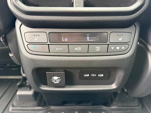 Used 2024 Honda Pilot Elite image 23